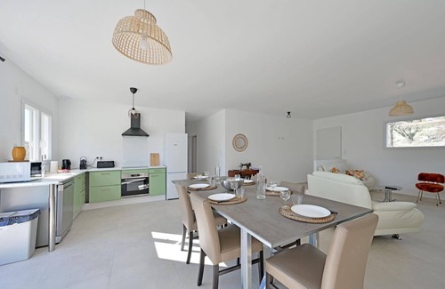 Mormoiron Villa | Villa SANTA with swimming pool - Clim- Wi-Fi - Parking