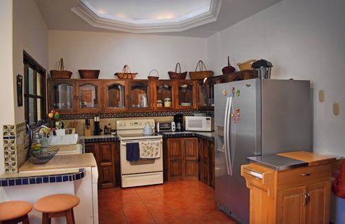 Antigua Guatemala Villa | Villa Santiago - Charming Villa in Antigua Guatemala, Volcano Views and WiFi.