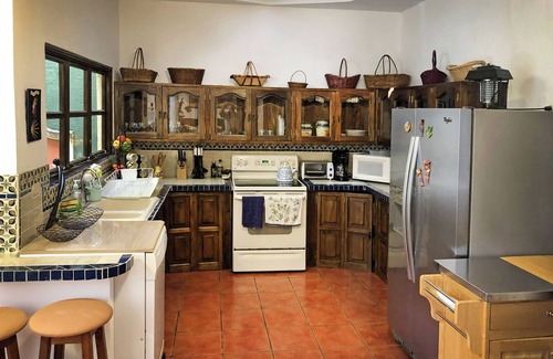 Antigua Guatemala Villa | Villa Santiago - Charming Villa in Antigua Guatemala, Volcano Views and WiFi.