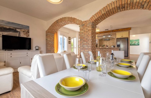 Sorso Villa | 'Villa Sara' con piscina privada, Wi-Fi y aire acondicionado