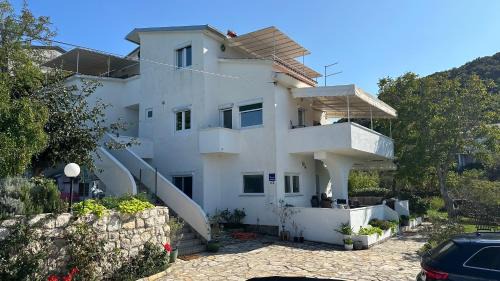 Rab Town Apartamento | Villa Saranda