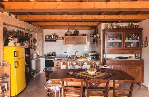 Savoca Casa | Villa Sarino encuentra en la naturaleza con vistas panorámicas al mar ya la montaña