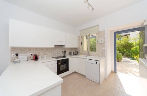 Latchi Cabaña | Villa Seascape - a villa that sleeps 6 guests in 3 bedrooms