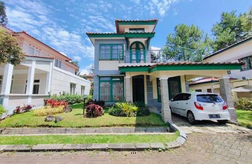Cipanas Villa | Villa Semesta