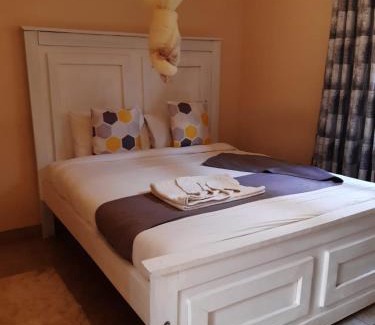 Kitale Cama Y Desayuno | Villa serene hotel kitale