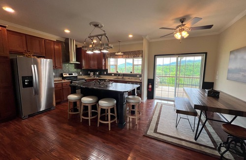 Butler Casa | Villa Serenita - Watauga Lake, Pet Friendly