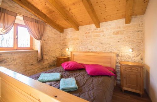Divsici Casa | Villa Sergio, a beautiful rustic villa with a huge garden