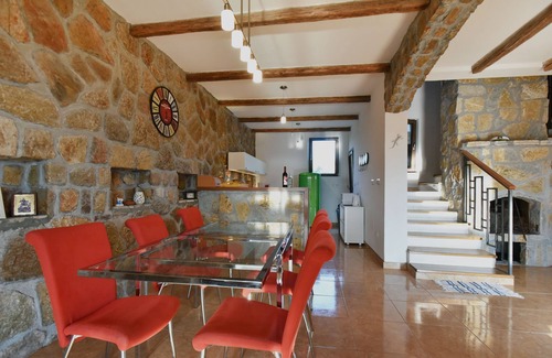 Lustica Villa | Villa Shanti - Casa familiar, piscina y bar, cancha de baloncesto