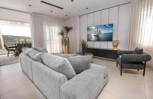 Migdal Apartamento | Villa siena - וילה מהממת עם בריכה פרטית מול הכנרת