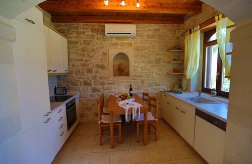 Atsipópoulon Casa | Villa Sifina, villa de piedra con vistas al mar y zona tranquila, cerca de la playa, piscina