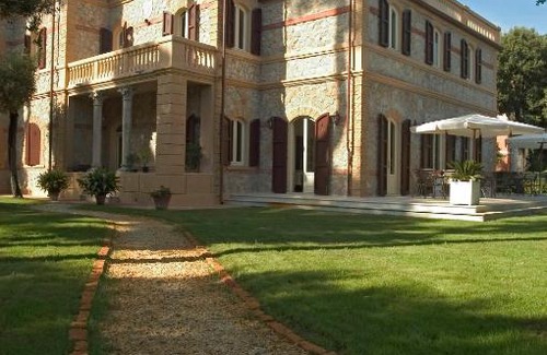 Marina di Pietrasanta Cama Y Desayuno | Villa Signori