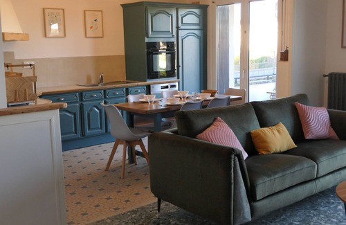 Villeneuve-sur-Lot Apartamento | Villa Sixty, Apartment in the heart of the Bastide with exceptional view of the lot!