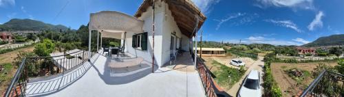 Dafnata Apartamento | Villa Skinilla with Mountain View