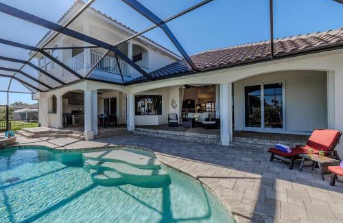 Yacht Club Villa | Villa Skye