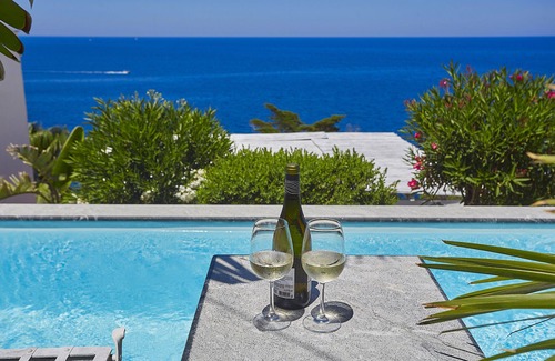 Bagheria Villa | Villa Smeraldo en el mar, con piscina y jardín.