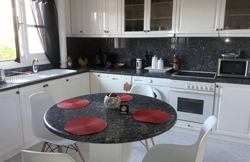Pella Region Casa | VILLA SOFIA (apartamento independiente en el primer piso)