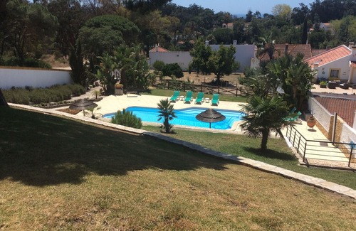 Almada Villa | Villa "SOL" Con piscina privada en Ajardinado