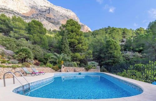 Montgo de Toscamar Villa | Villa "Sol y Luna" con vistas a la montaña, piscina, terraza, aire acondicionado y Wi-Fi
