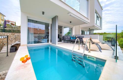 Njivice Apartamento | VILLA SOLIS LACUS modern Apartment - private heated pool - Air Conditioning -Smart TV - Free parking
