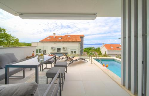 Njivice Apartamento | VILLA SOLIS LACUS modern Apartment - private heated pool - Air Conditioning -Smart TV - Free parking