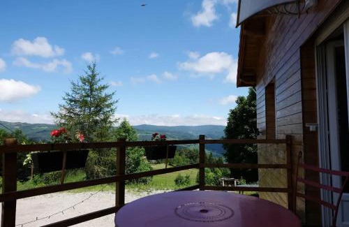 Saint-Sauveur-en-Rue Chalet De Esquí | Villa spacieuse avec piscine à Saint-Sauveur-en-Rue