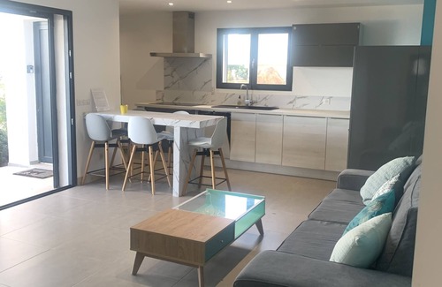 Solenzara Villa | Villa Spacieuse vue Mer Avec Piscine