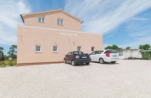 Cere Casa | Villa Spacious (V0271-K1) - Zminj