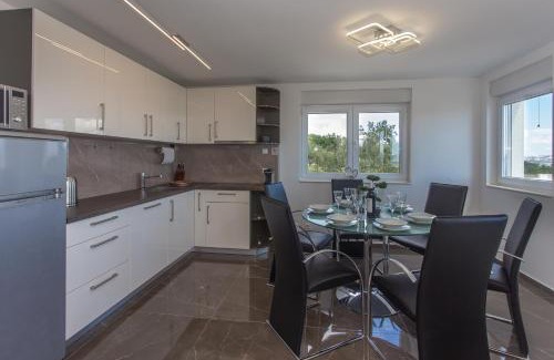 Kastel Gomilica Villa | Villa-Split-Luxury-Heated salt water Pool-up to 3 family