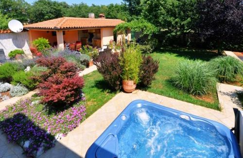 Kapelica Villa | Villa Steffani
