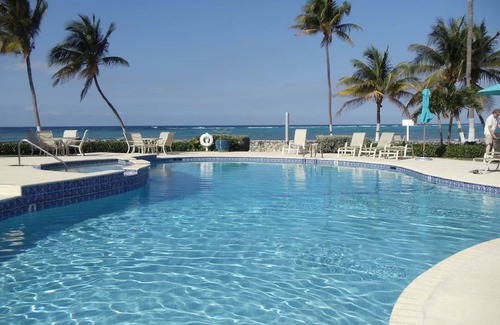 West Bay Condominio | Villa pasos de la arena
