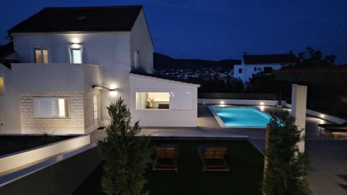 Vinisce Villa | Villa Stone - Pool house 100 meters from the beach