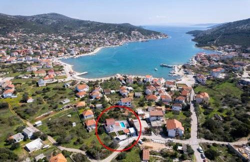 Vinisce Villa | Villa Stone - Pool house 100 meters from the beach
