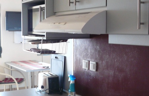 Ferma Apartamento | Villa-Estudio, vista al mar, moderno, elegante, a 10 minutos de la playa, terraza, jardín.
