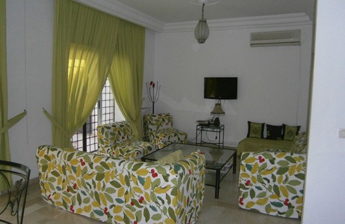 Soliman Villa | Villa + estudio con piscina, frente al mar, a 12 personas, a 35 kilómetros de Túnez