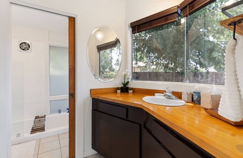 Southwestern Sacramento Casa | Villa Style home in the Sacramento Area with pool