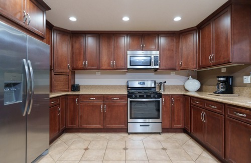 Valencia Casa | Villa Style Home in Santa Clarita