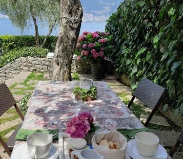Brenzone sul Garda Casa | Villa sul Lago con pontile privato a Brenzone sul Garda - Unique and exclusive