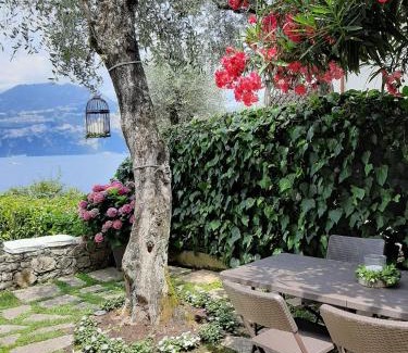 Brenzone sul Garda Casa | Villa sul Lago con pontile privato a Brenzone sul Garda - Unique and exclusive