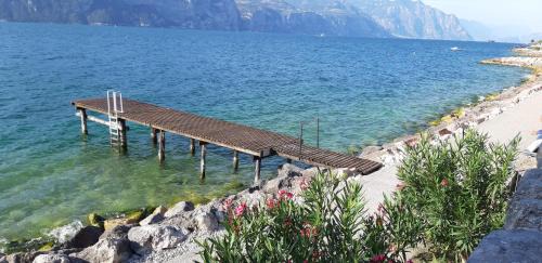 Brenzone sul Garda Casa | Villa sul Lago con pontile privato a Brenzone sul Garda - Unique and exclusive