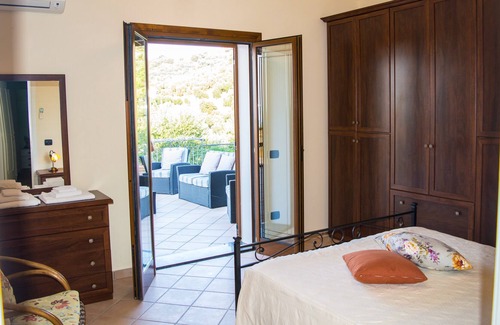 Termini Villa | VILLA SUN y RELAX, lugar relajante con vista al mar