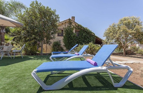 Pedralba Apartamento | VILLA TAMARIT (Casa independiente, jardín y pisicina , hasta 12 personas)