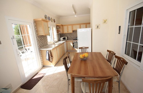 Kyrenia District Villa | Villa con piscina privada y vistas al mar ya la montaña. Algunas vacaciones escolares disponibles