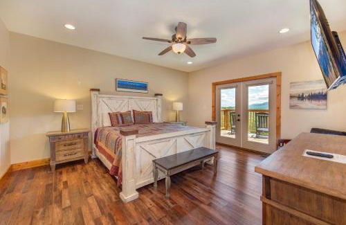 Chalet Village North Casa | Villa Tavia by Stony Brook Cabins