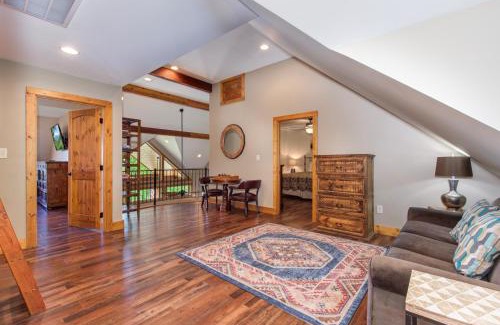 Chalet Village North Casa | Villa Tavia by Stony Brook Cabins