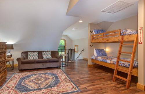 Chalet Village North Casa | Villa Tavia by Stony Brook Cabins