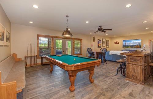 Chalet Village North Casa | Villa Tavia by Stony Brook Cabins