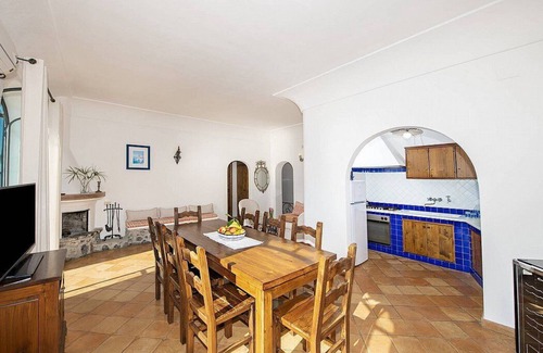 Nocelle Villa | Villa Tecla B: una característica villa de dos pisos frente al sol y el mar.