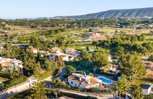Urbanización La Mandarina Villa | Villa Tesoro by Villa Plus