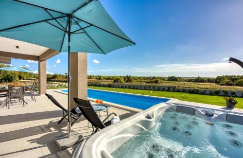 Sveti Lovrec Villa | Villa Tetiana - Pool and Whirlpool