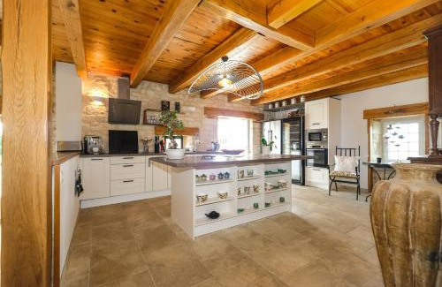 La Celle-sous-Gouzon Casa | Villa Thun - Piscine - Maison de caractère au milieu des vignes